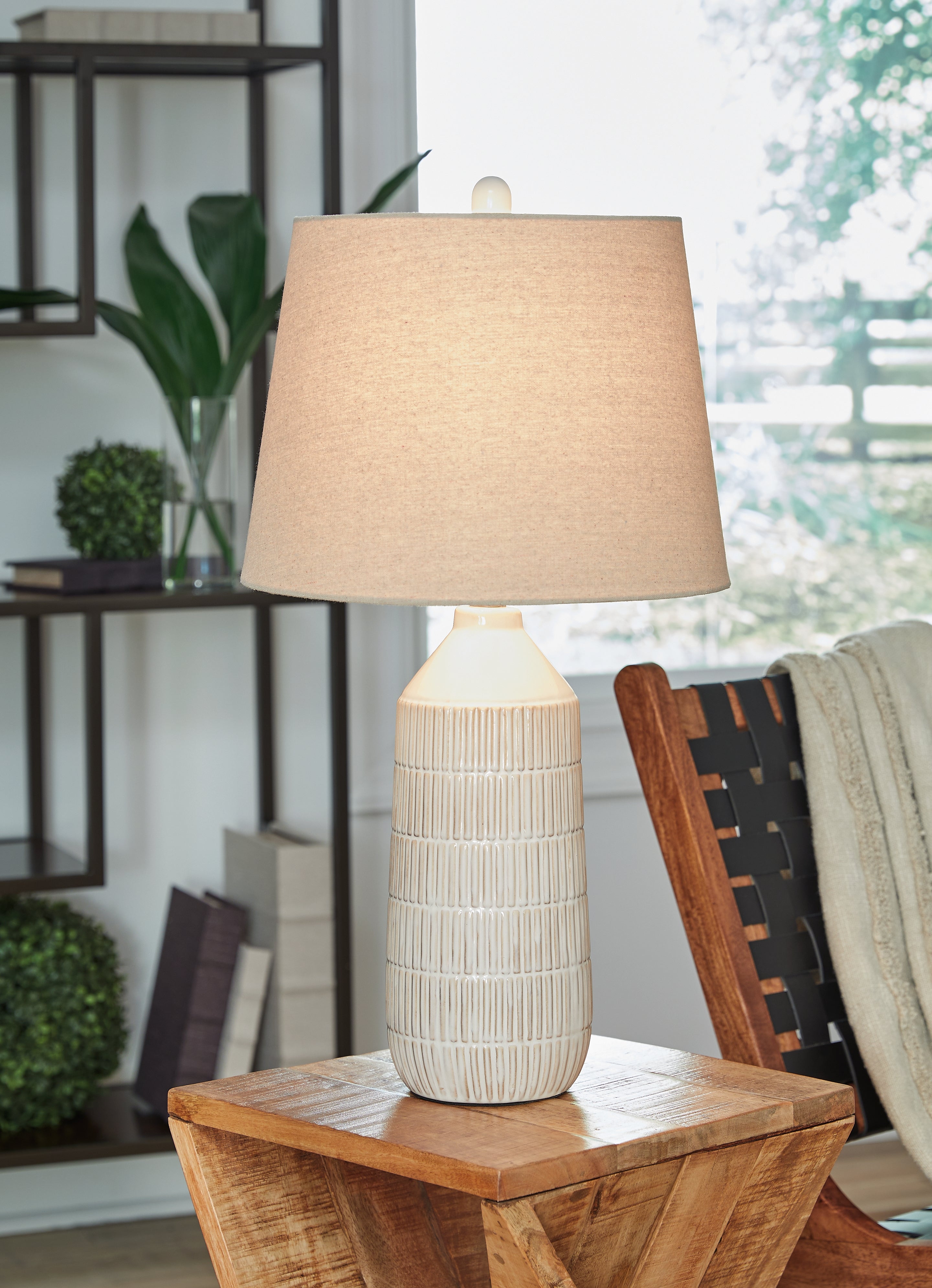 Luxury Living Gallery - Ashley Furniture - Willport Lighting - Ceramic Table Lamp (Set of 2) / Off White - L177994