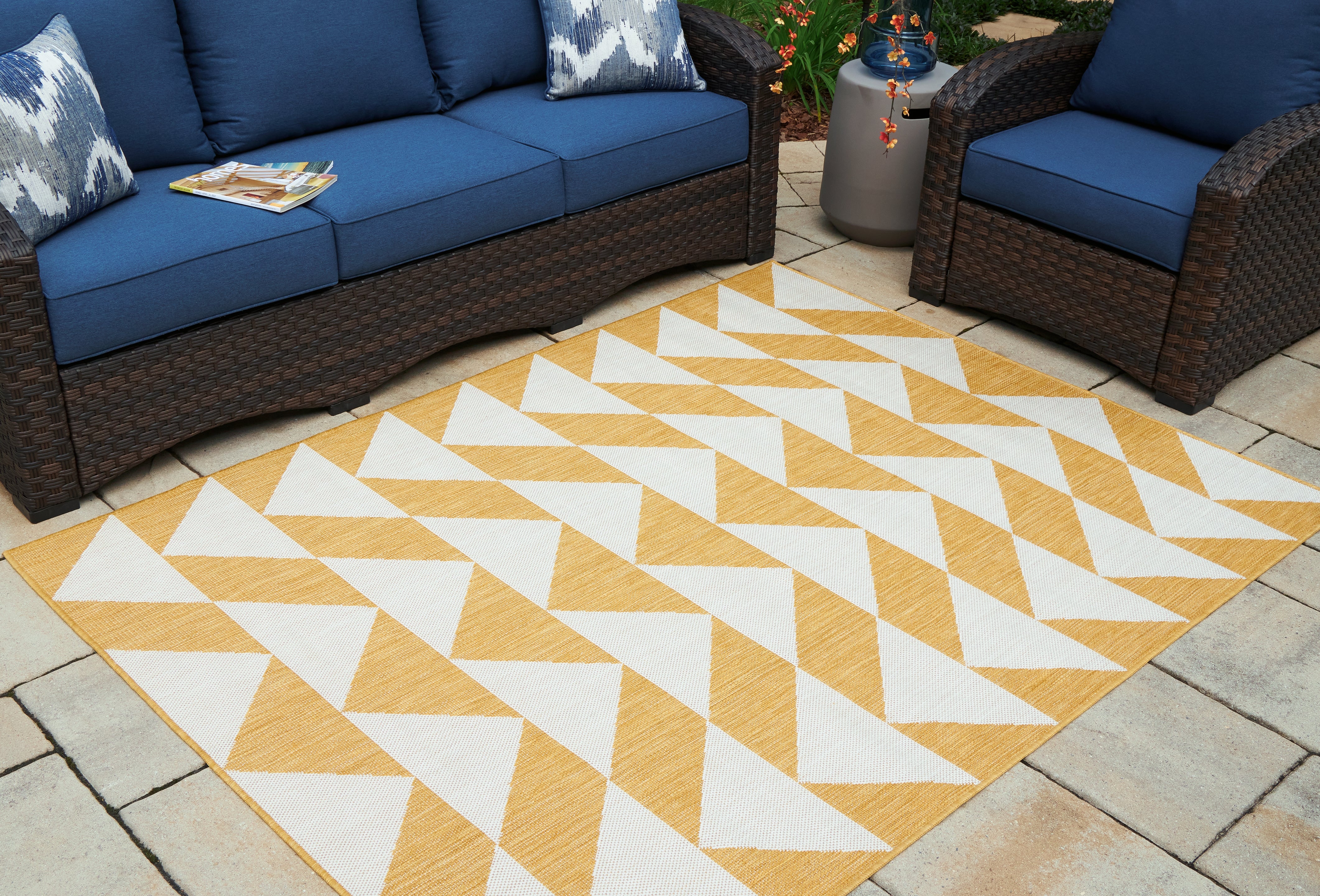 Luxury Living Gallery - Ashley Furniture - Thomley Rug - 8' x 10' Rug / Ivory/Yellow - R900061