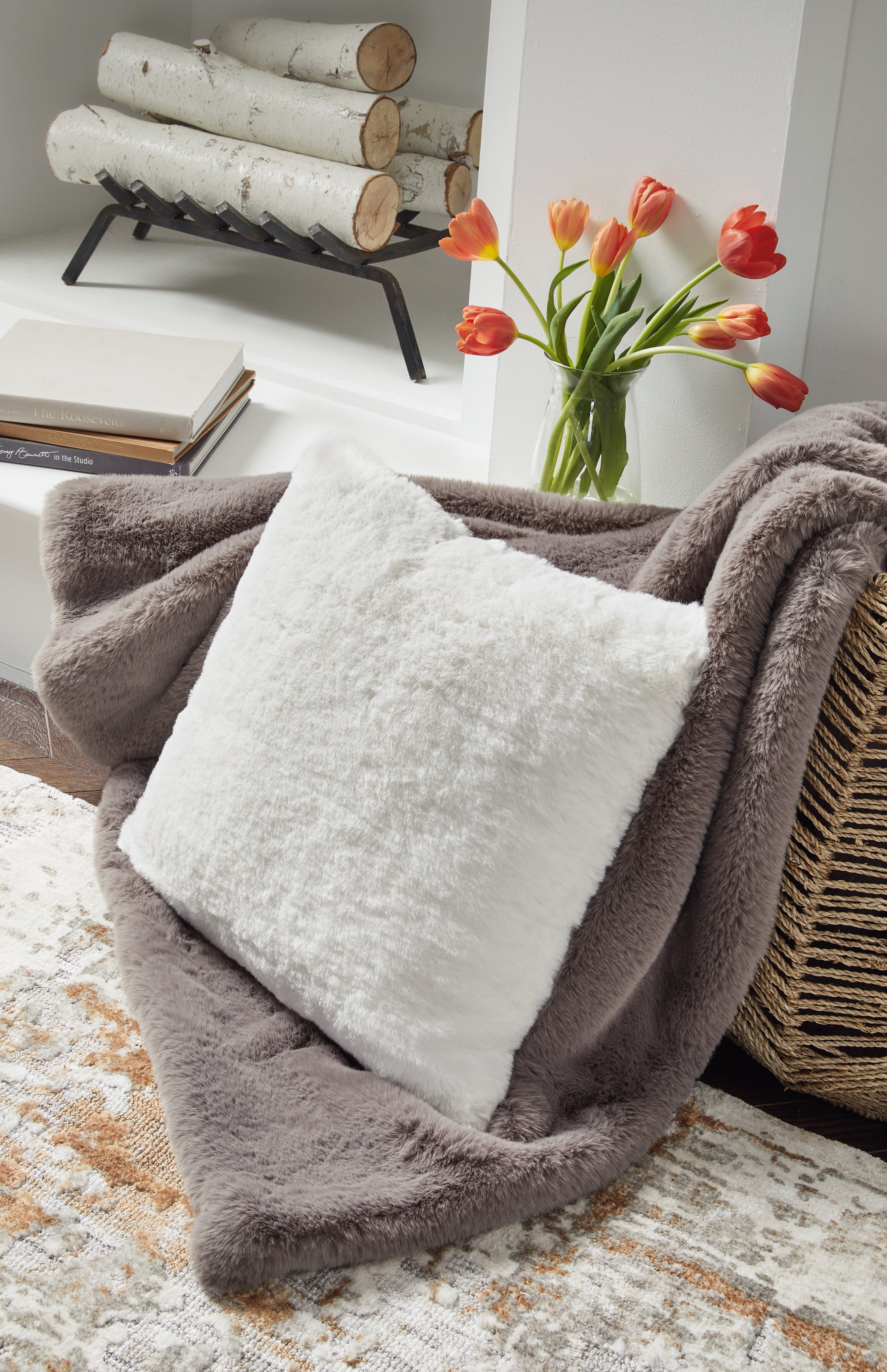 Luxury Living Gallery - Ashley Furniture - Gariland Pillows - Pillow (4/CS) / White - A1000863