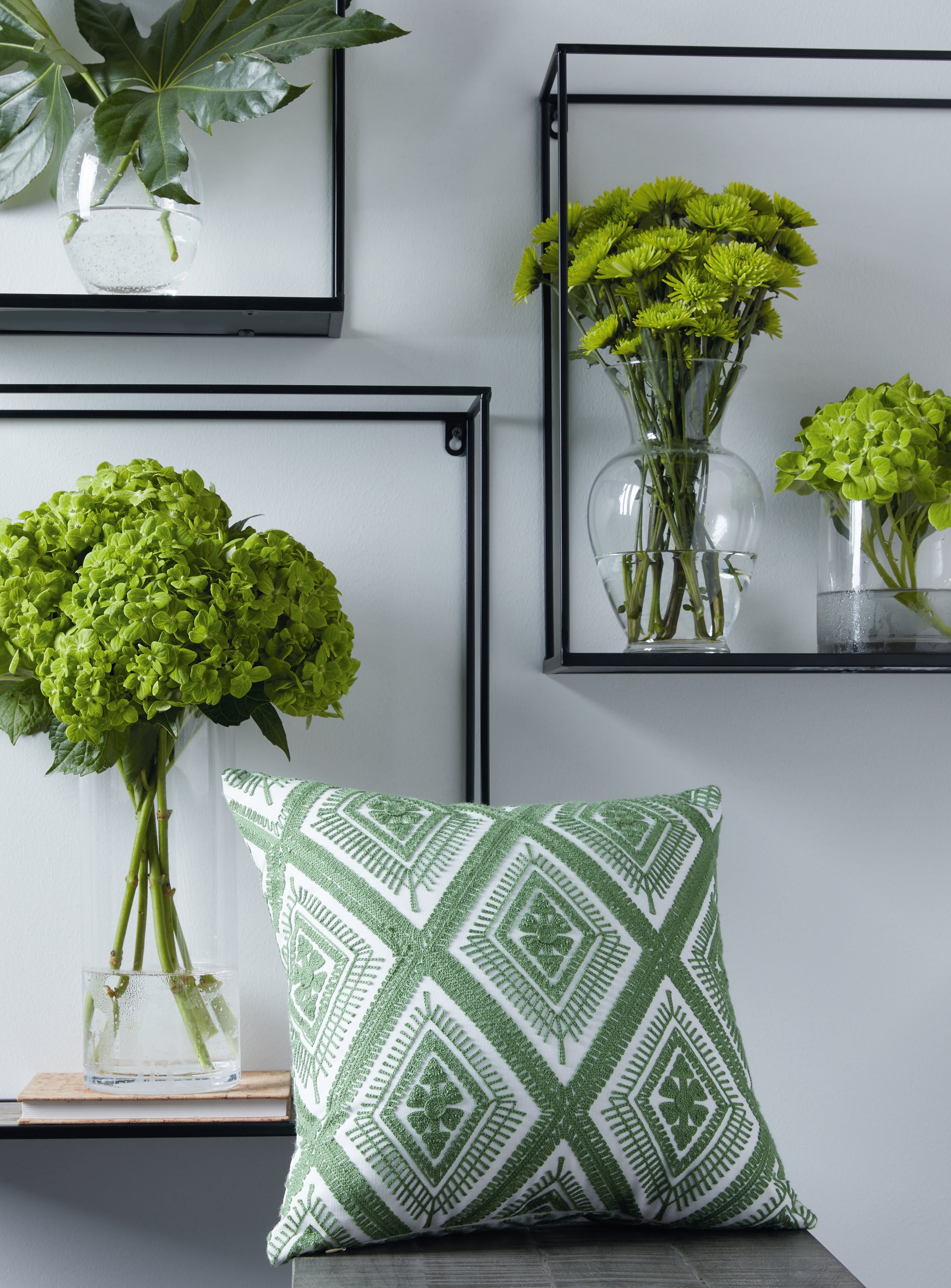 Luxury Living Gallery - Ashley Furniture - Bellvale Pillows - Pillow / Green/White - A1001028P