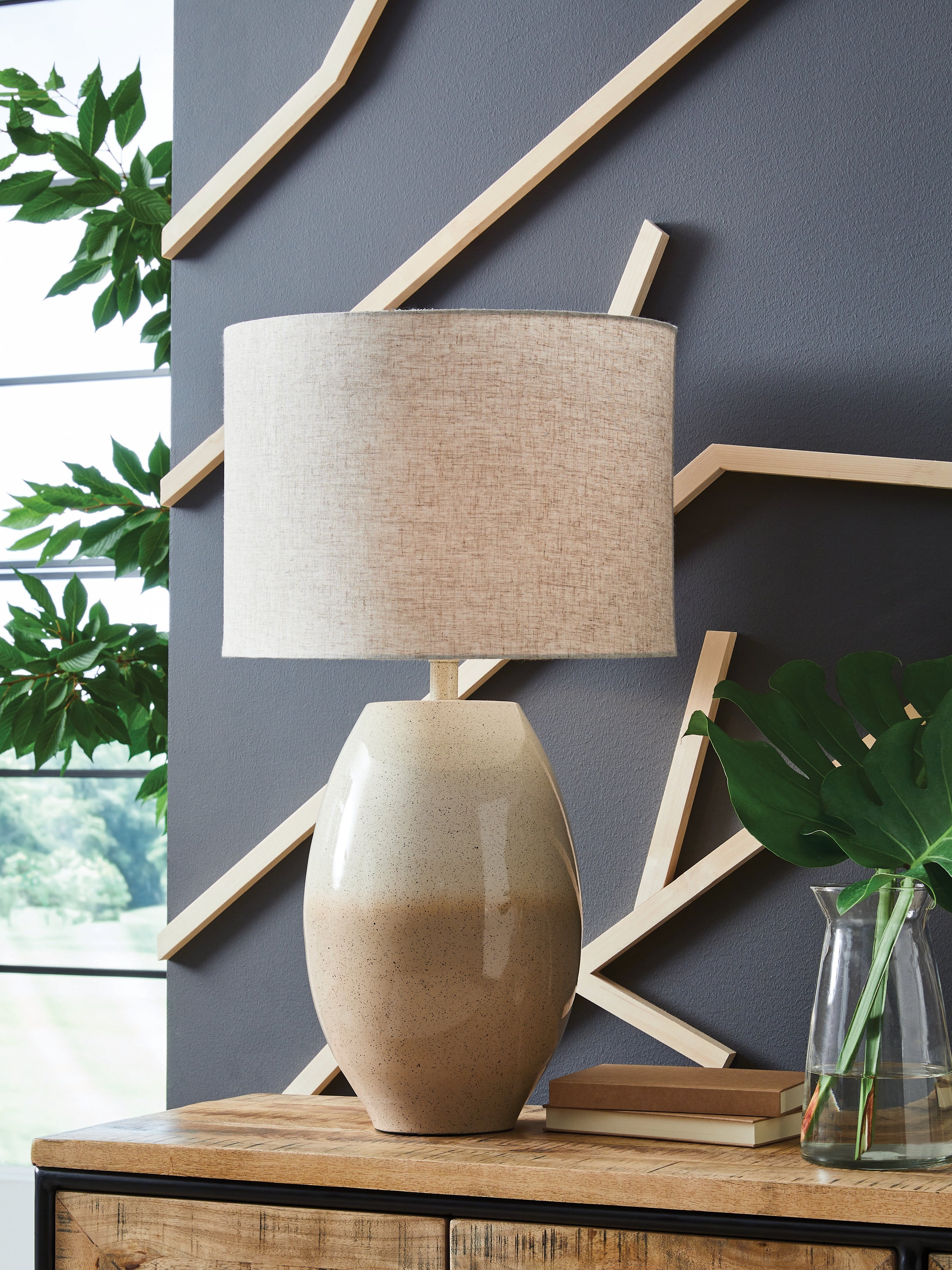 Luxury Living Gallery - Ashley Furniture - Linas Lighting - Metal Table Lamp (1/CN) / Cream/Beige - L207594